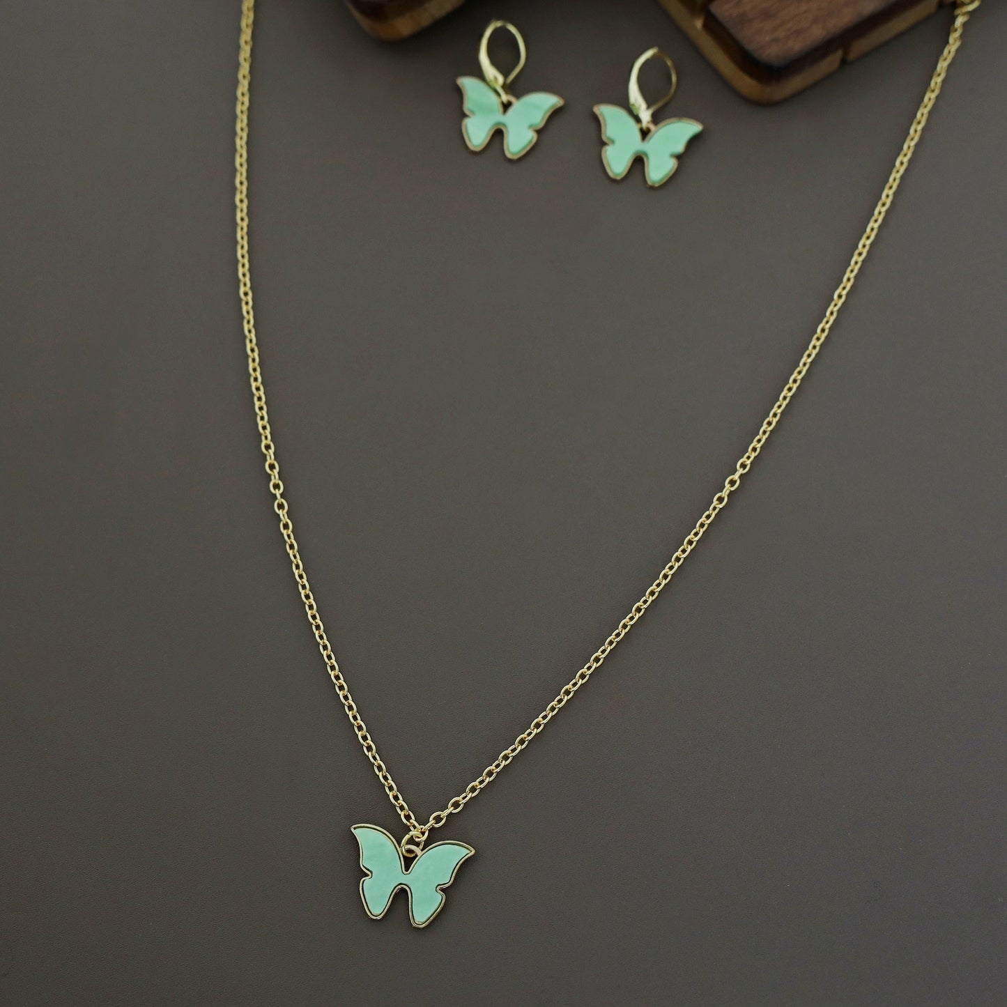 Melania Butterfly Neckpiece With Hoop Earring