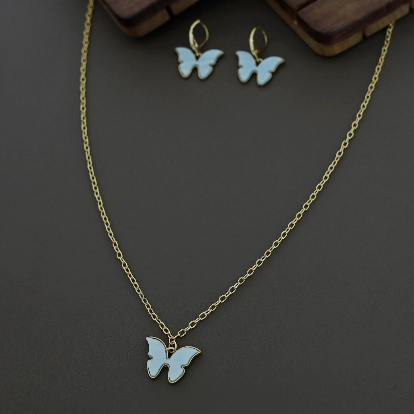 Melania Butterfly Neckpiece With Hoop Earring