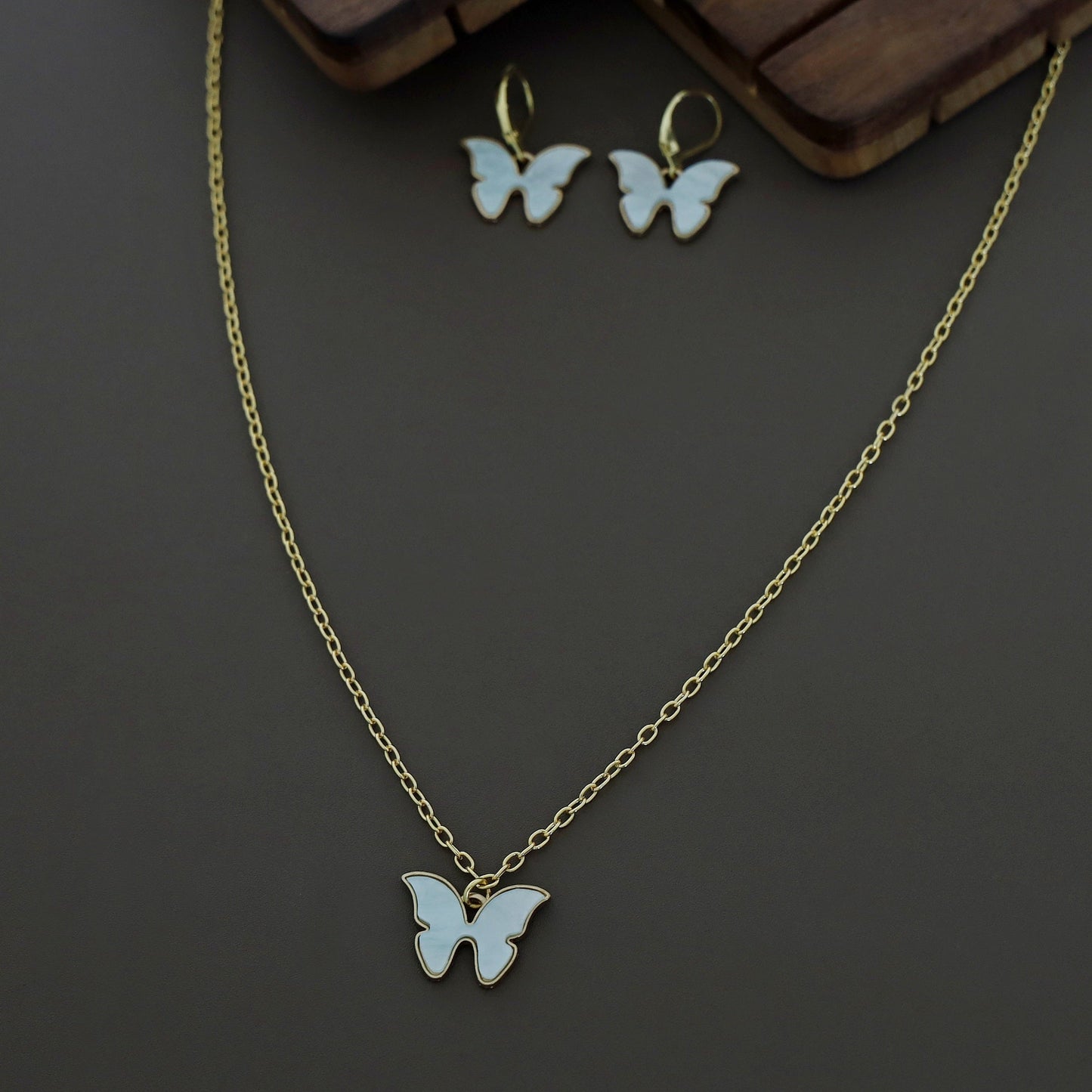 Melania Butterfly Neckpiece With Hoop Earring